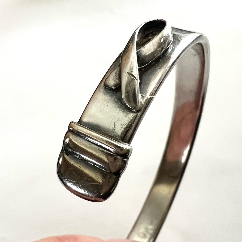UNOAERRE Until there’s A Cure sterling silver cuff bracelet - Picture 4 of 14